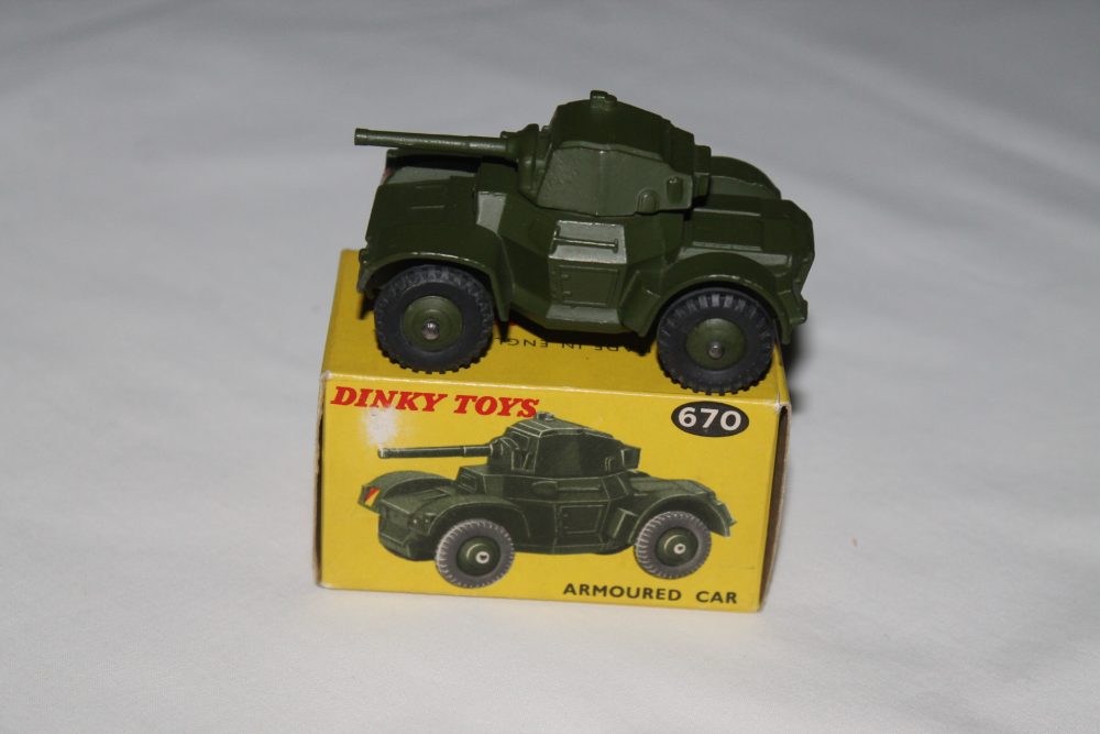 armoured car dinky toys 670