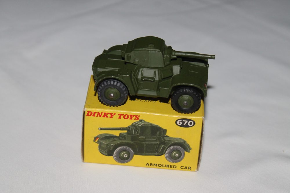 armoured car dinky toys 670 side