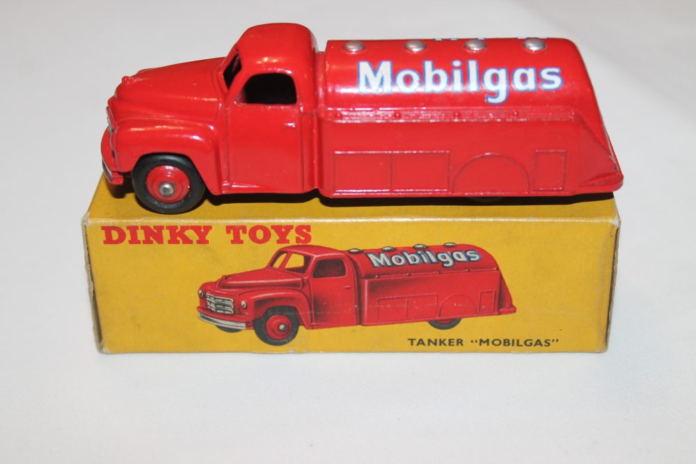 studebaker petrol tanker mobilgas dinky toys 440