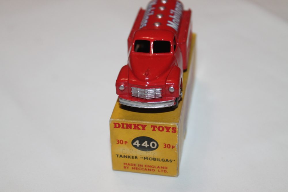 studebaker petrol tanker mobilgas dinky toys 440 front