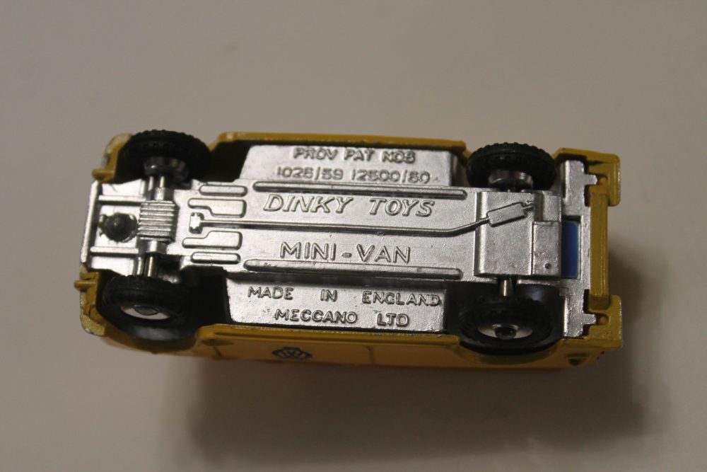 a a mini van dinky toys 274 base