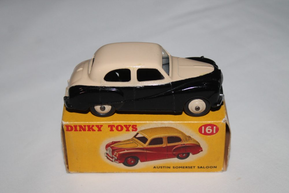 austin somerset saloon dinky toys 161 side