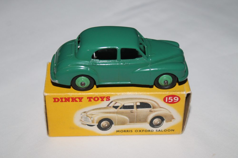 morris oxford saloon dinky toys 159 side