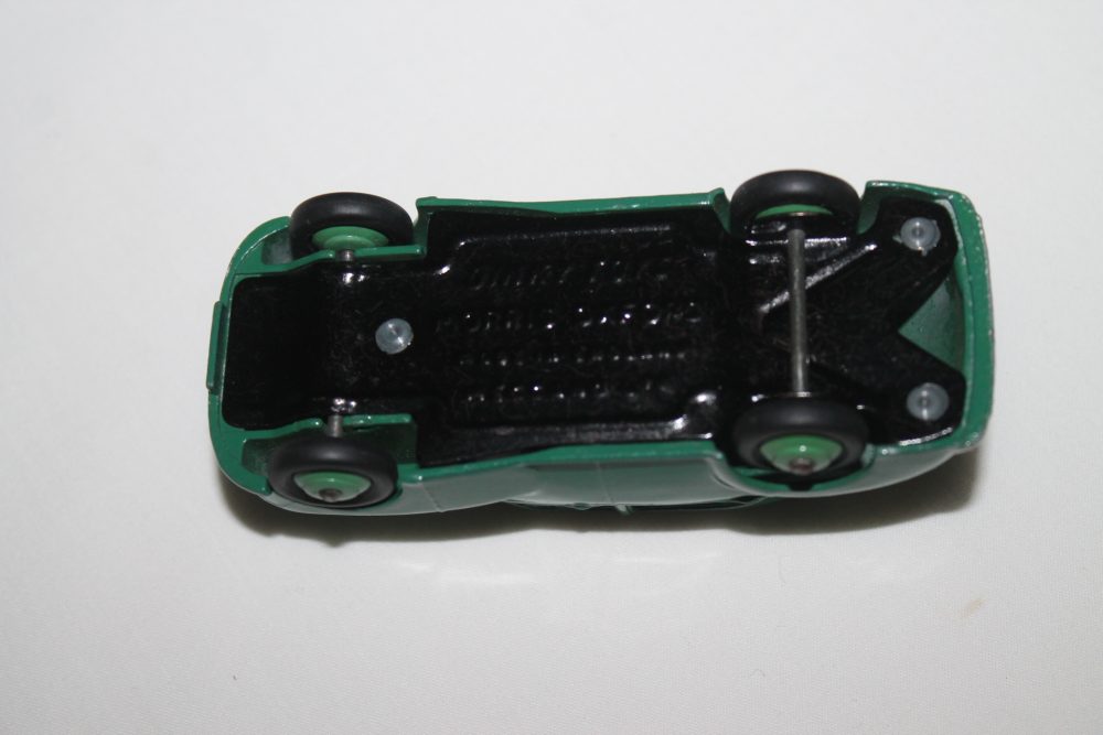 morris oxford saloon dinky toys 159 base