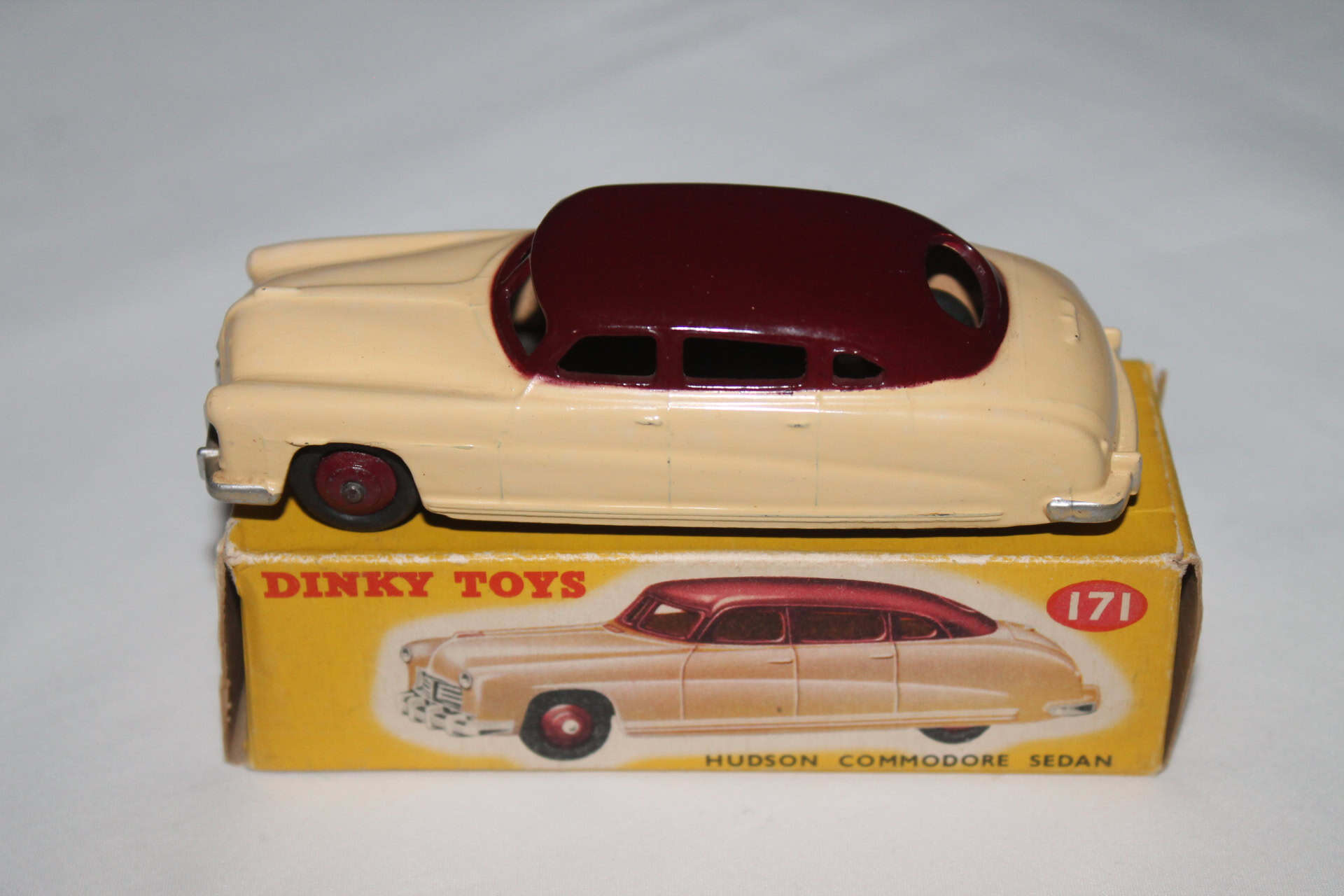 Dinky Toys GB n° 171 Hudson Sedan Commodore 1/43