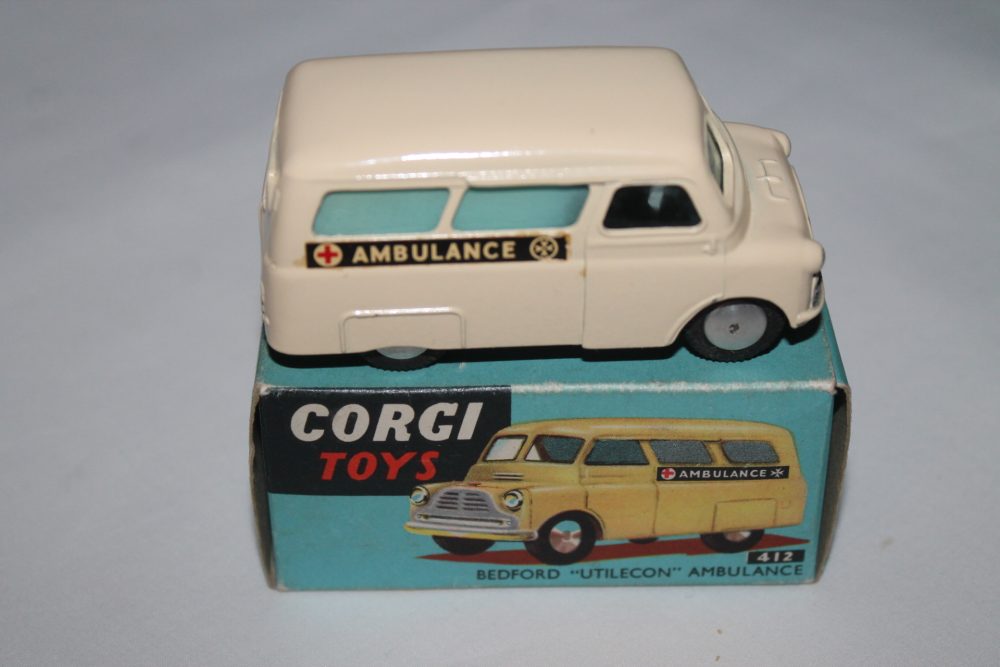 bedford utilicom ambulance corgi toys 412 side