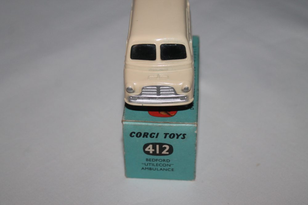 bedford utilicom ambulance corgi toys 412 front