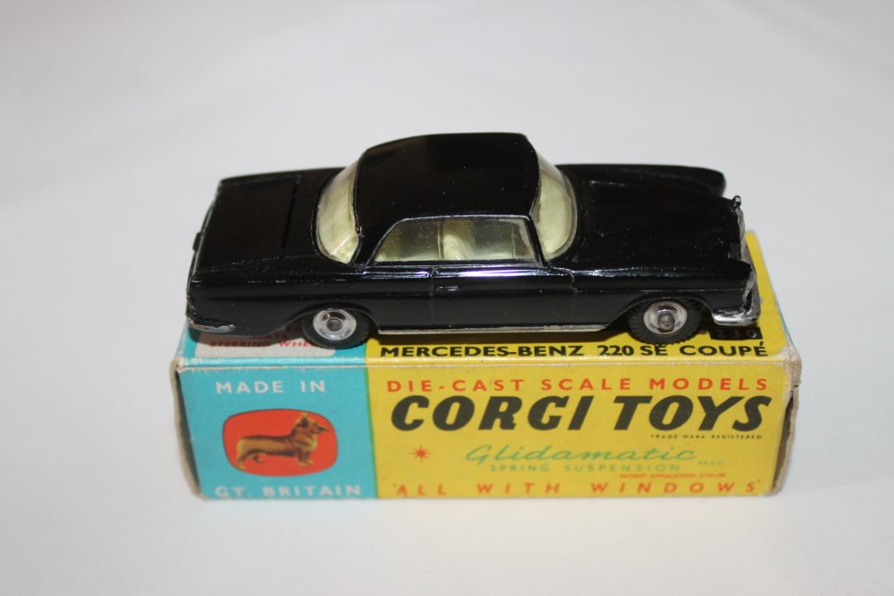 mercedes benz 220se couple corgi toys 230 side