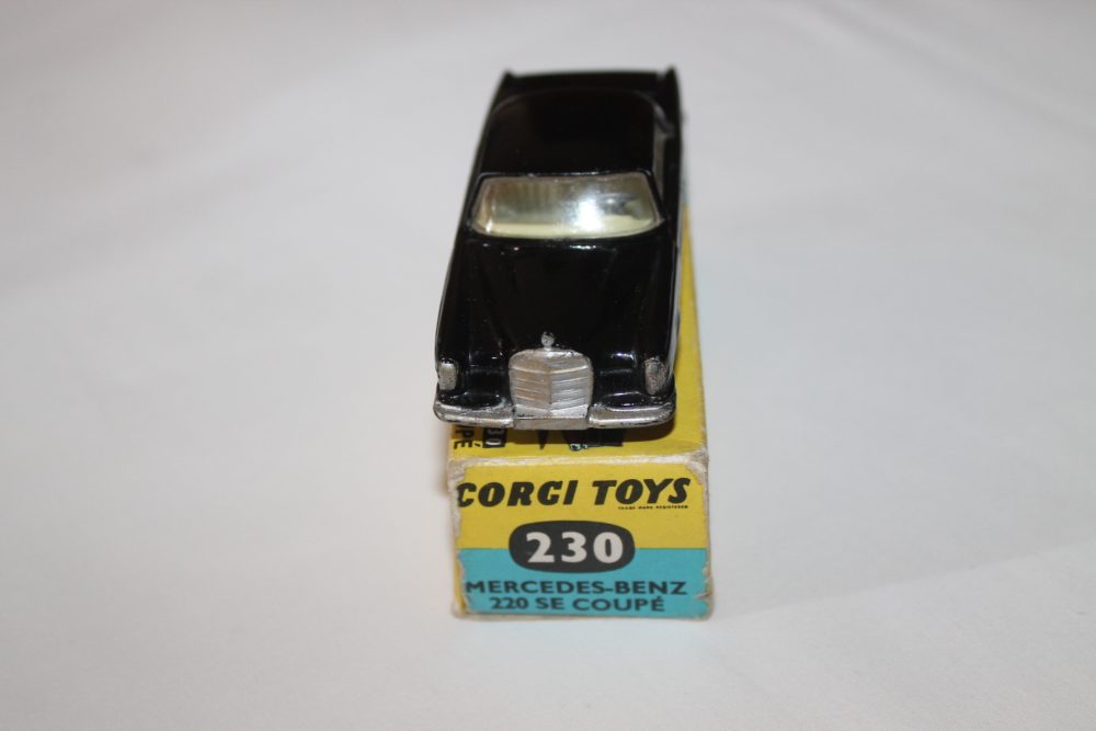 mercedes benz 220se couple corgi toys 230 front