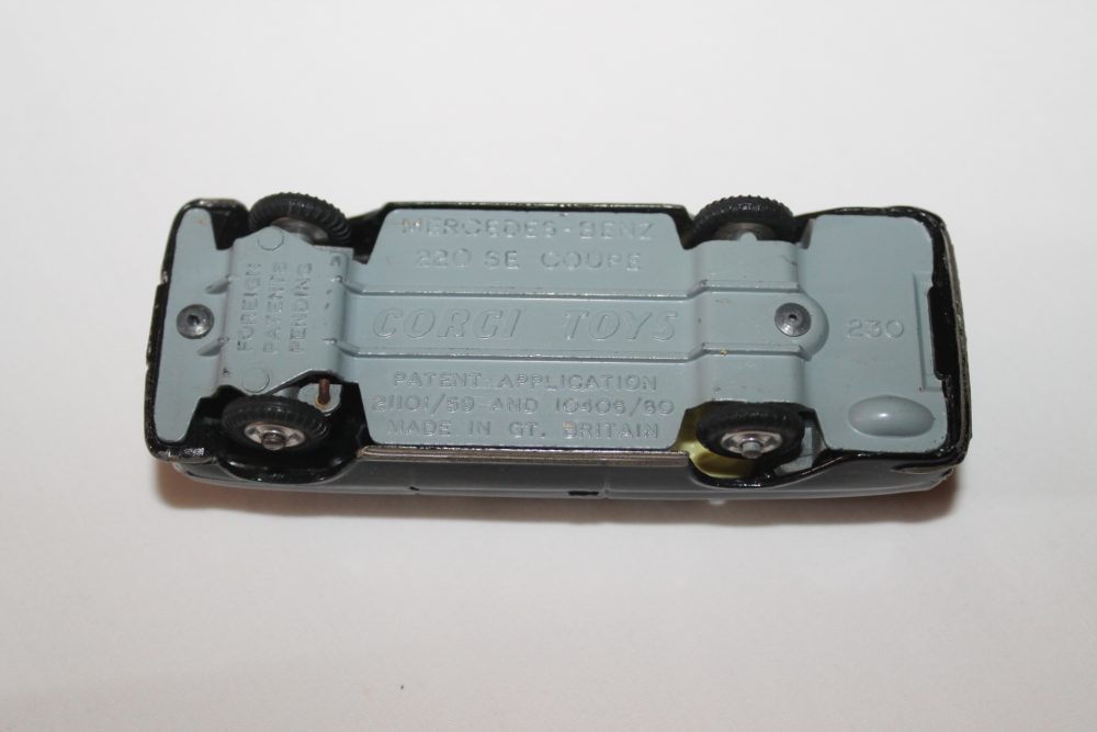 mercedes benz 220se couple corgi toys 230 base
