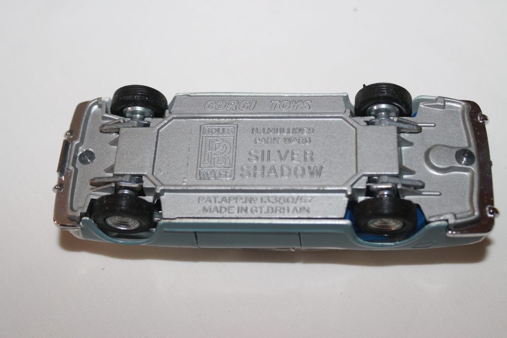 rolls royce silver shadow mulliners works corgi toys 273 base