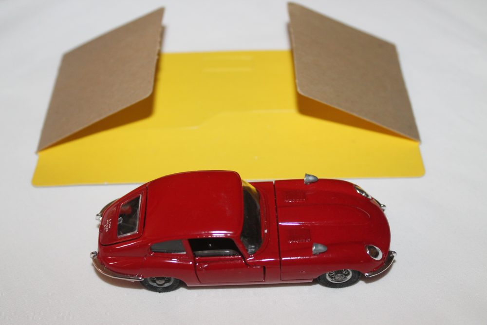 4.2 litre e type jaguar corgi toys 335 side wing flaps