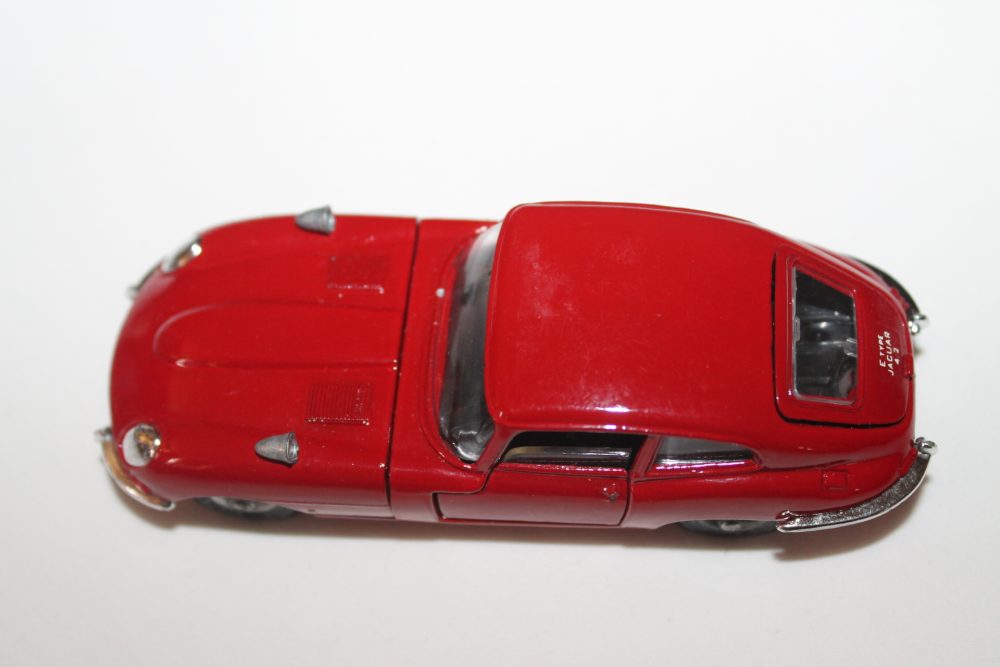 4.2 litre e type jaguar corgi toys 335 top