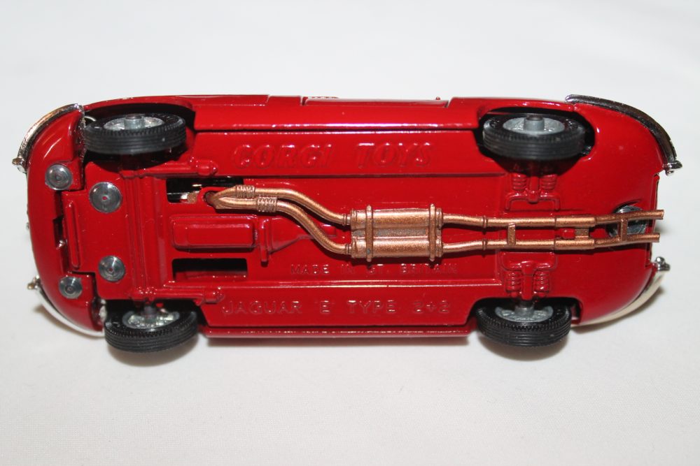 4.2 litre e type jaguar corgi toys 335 base
