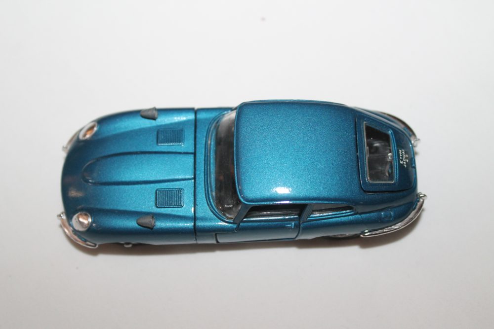4.2 litre e type jaguar corgi toys 335 top