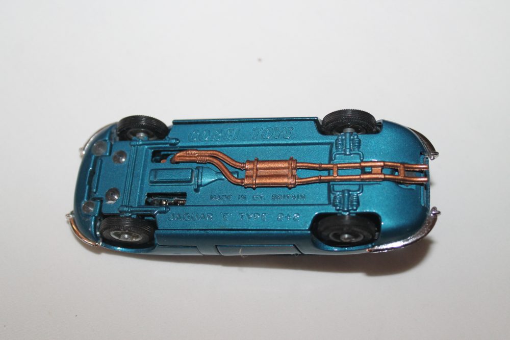 4.2 litre e type jaguar corgi toys 335 base