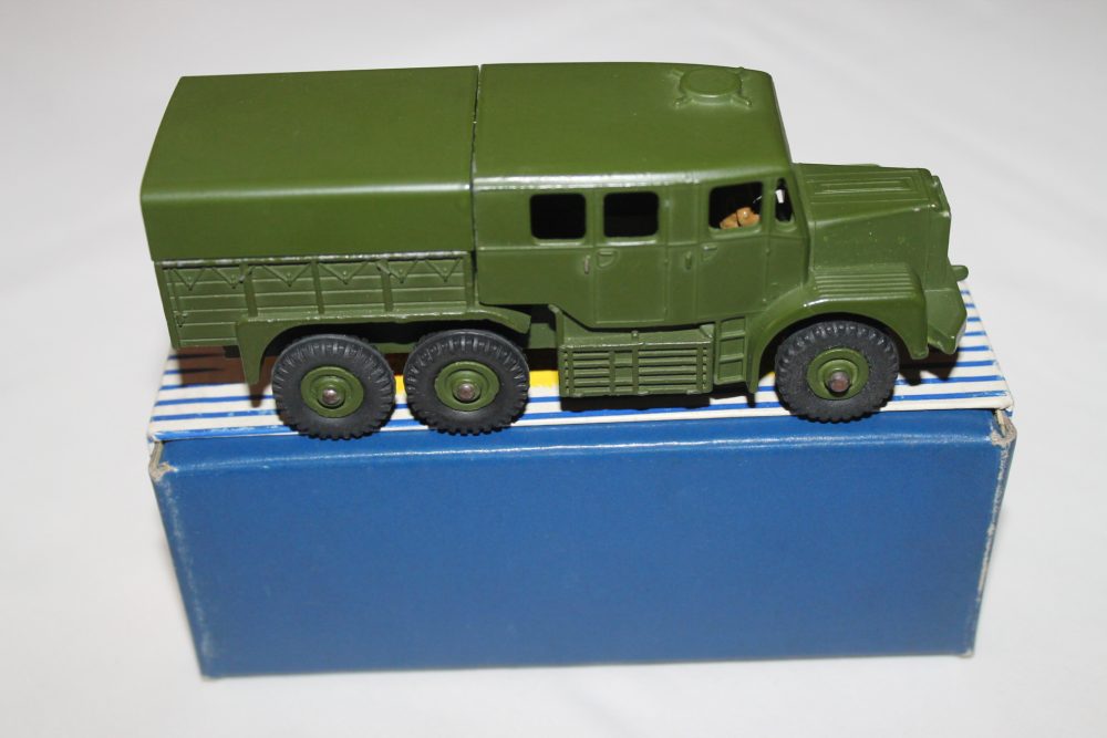 medium artillery tractor dinky toys 689 side