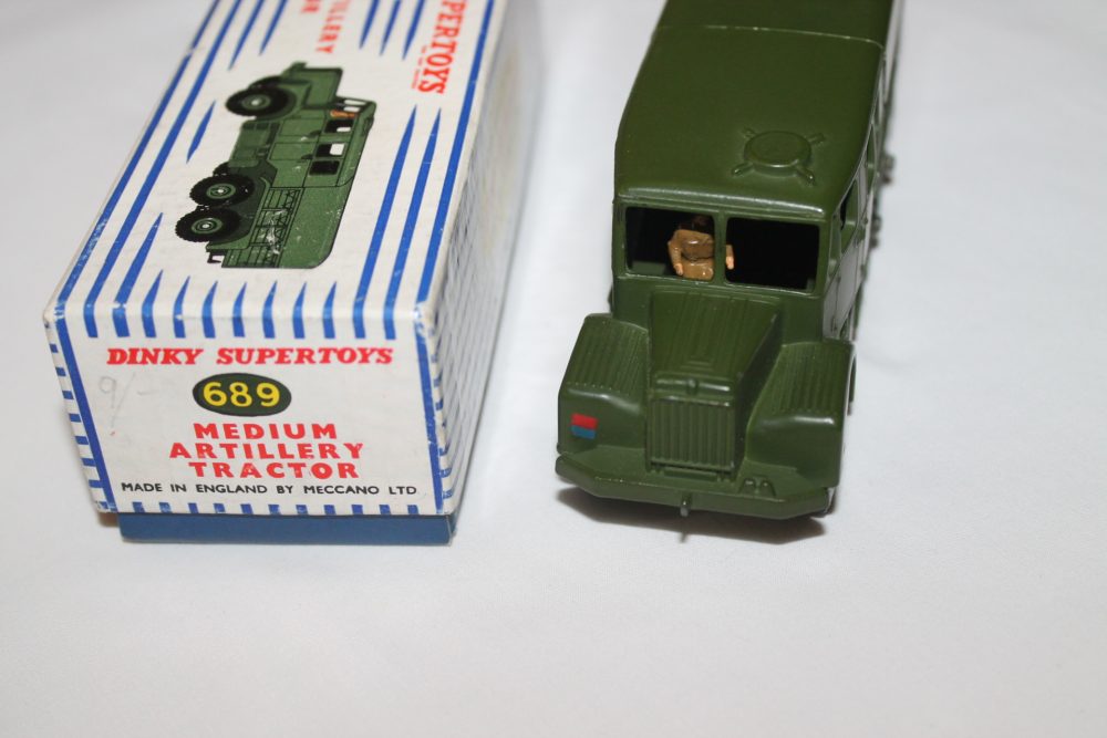 medium artillery tractor dinky toys 689 front