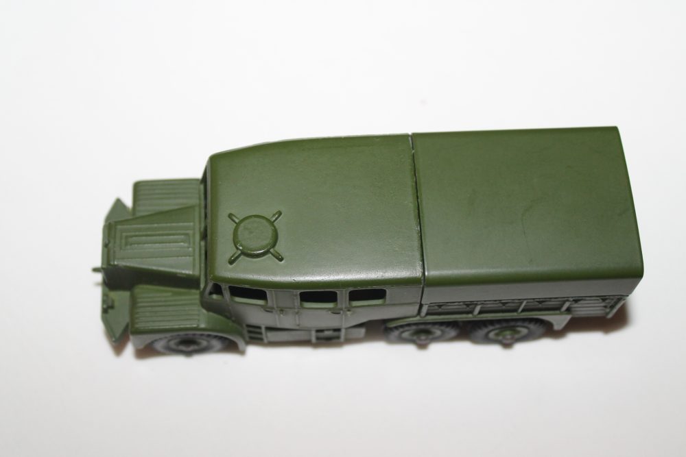 medium artillery tractor dinky toys 689 top