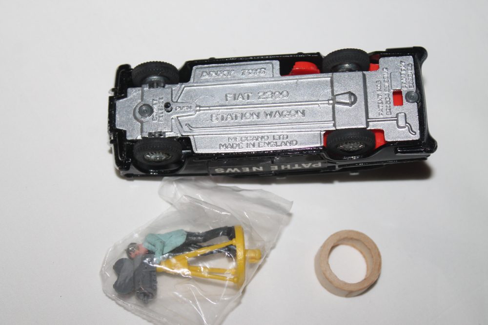 pathe news camera car dinky toys 281 base