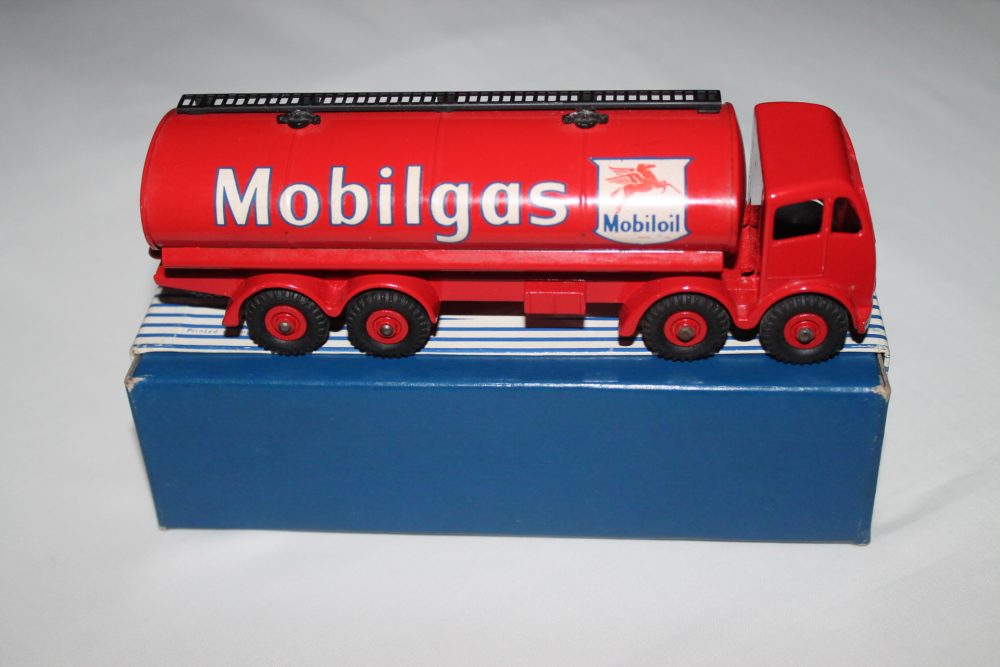 foden mobilgas petrol tanker dinky toys 941 side