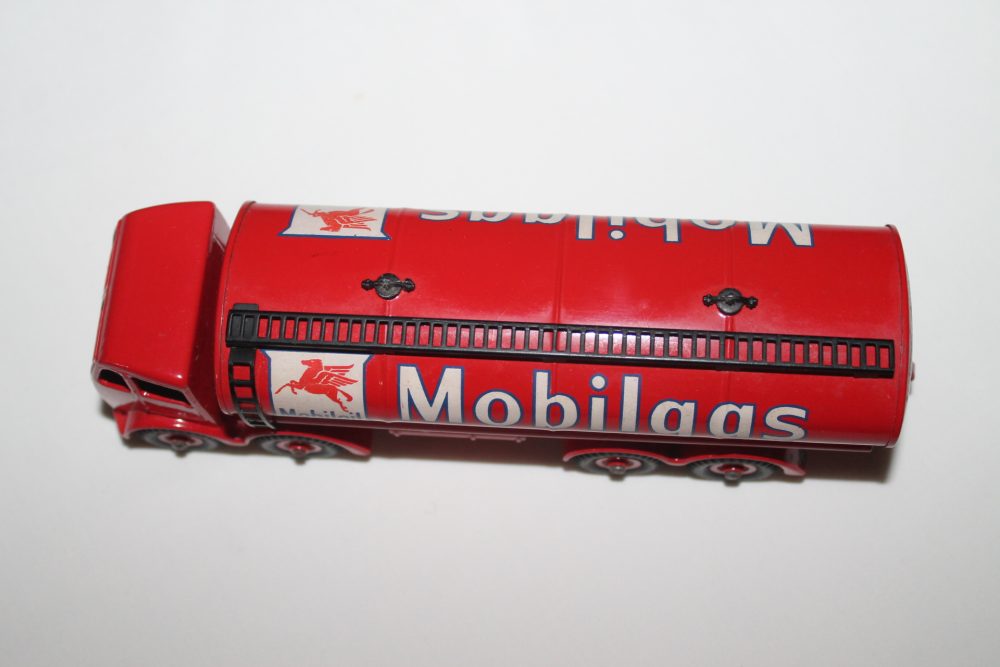 foden mobilgas petrol tanker dinky toys 941 top
