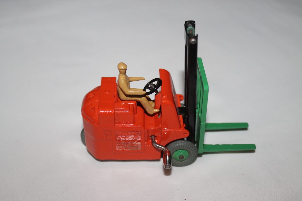 coventry climax fork lift truck dinky toys 401 side