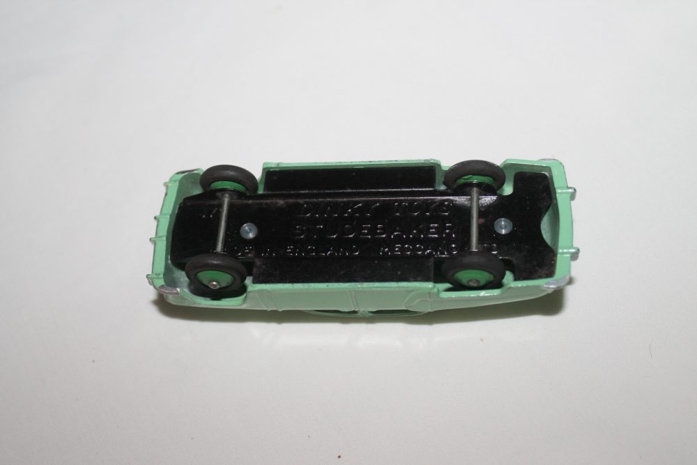 studebaker land cruiser dinky toys 172 base