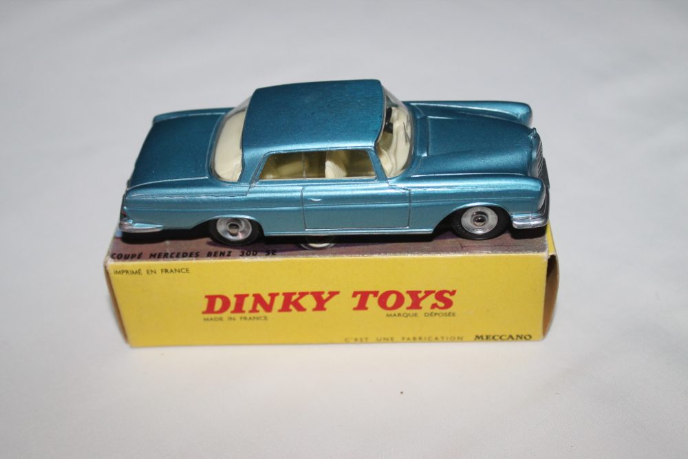 Mercedes Benz 300 SE french dinky toys 533 side