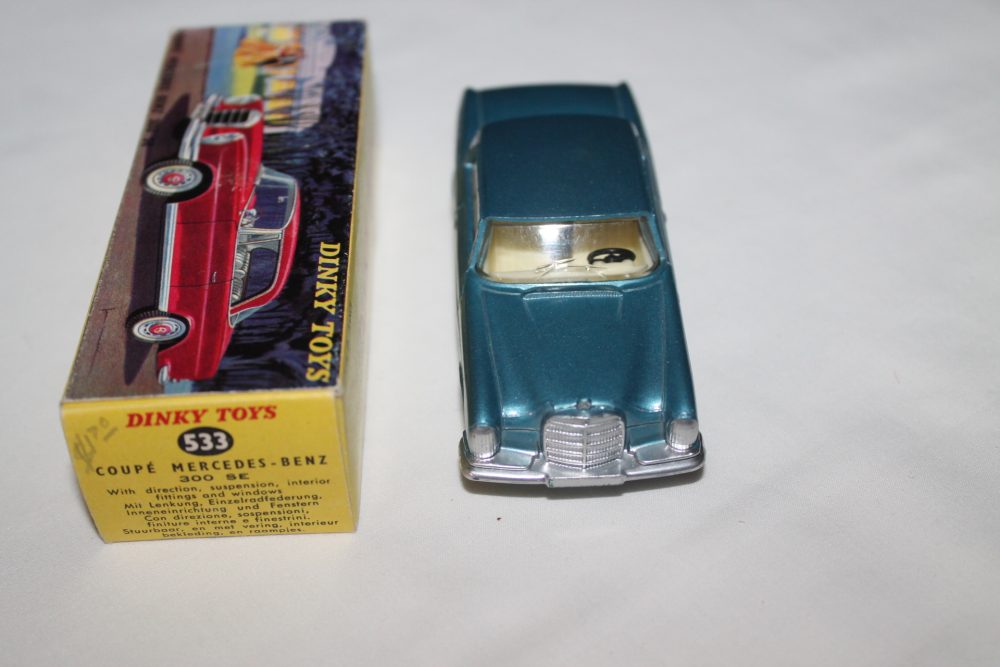 Mercedes Benz 300 SE french dinky toys 533 front