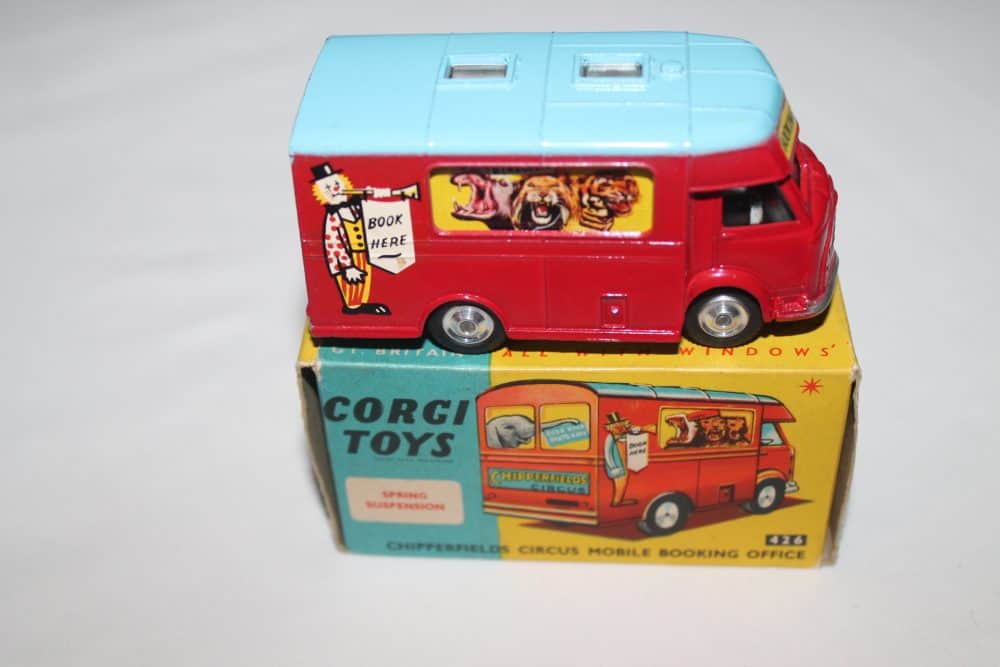chipperfields booking office corgi toys 426 side