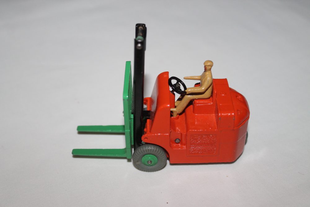 coventry climax fork lift truck dinky toys 401