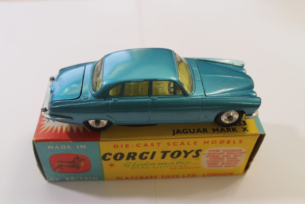 jaguar mark x corgi toys 238 side