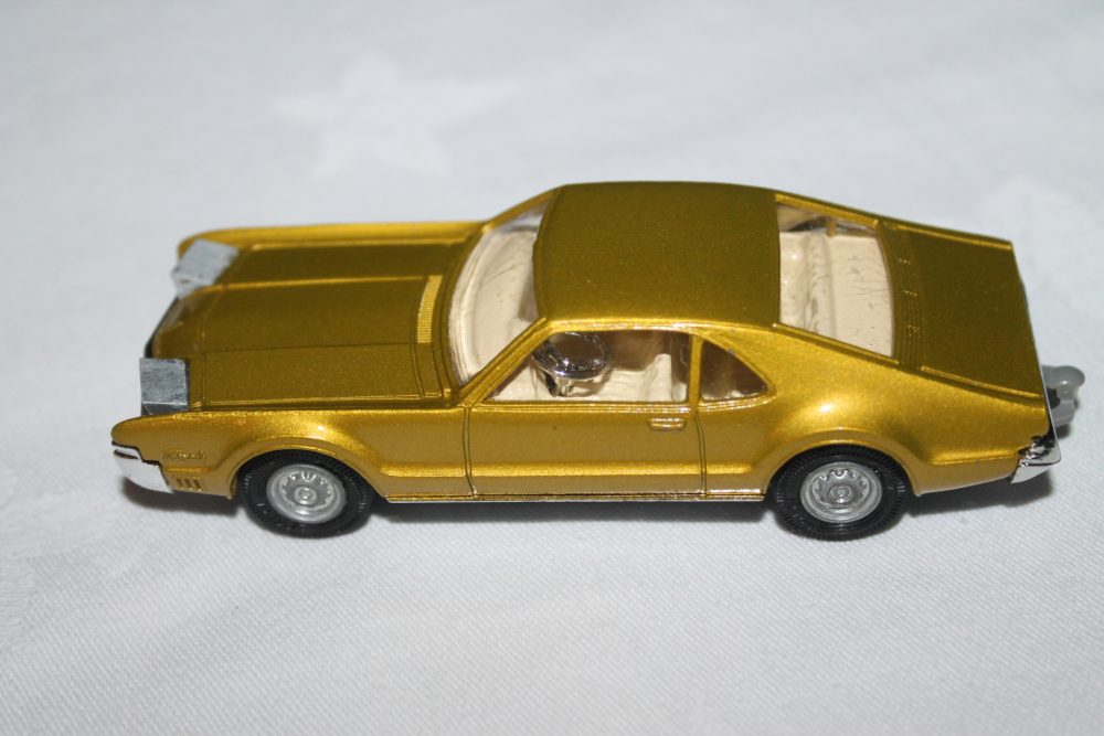 oldsmobile toranado golden jacks corgi toys 276 left side