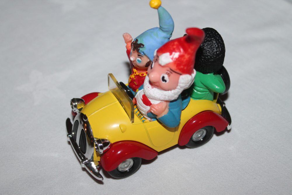 noddys car and friends spun hubs corgi toys 801 left side