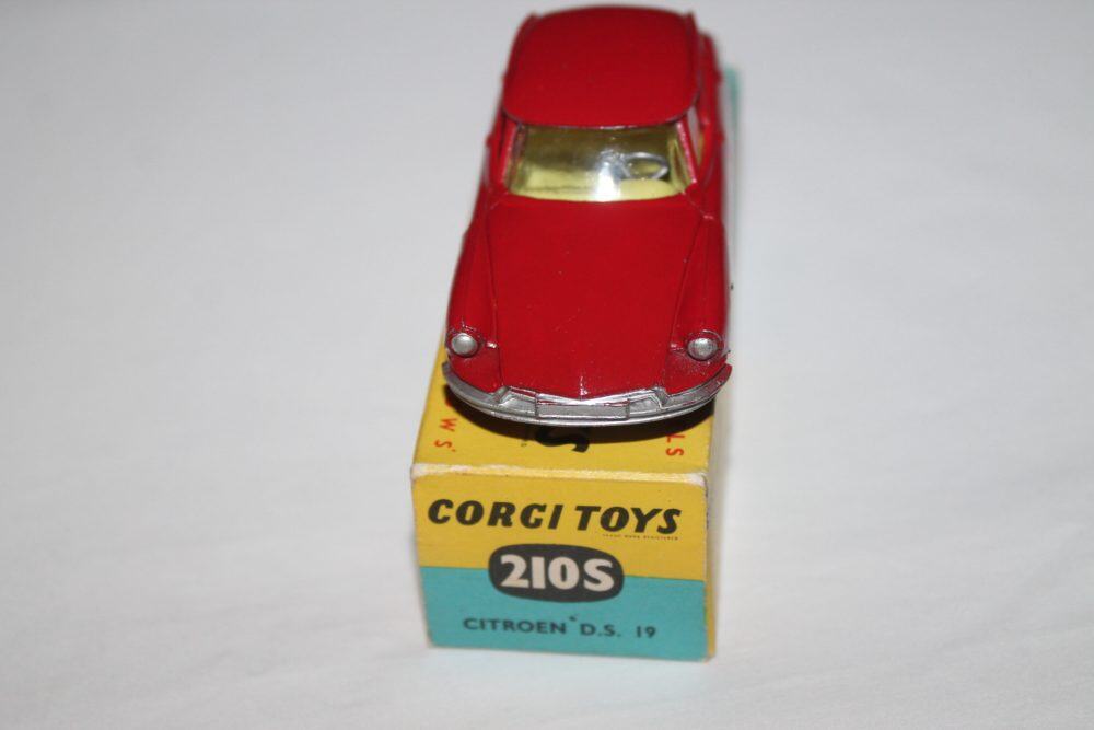 citreon ds19 deep red corgi toys 210s front
