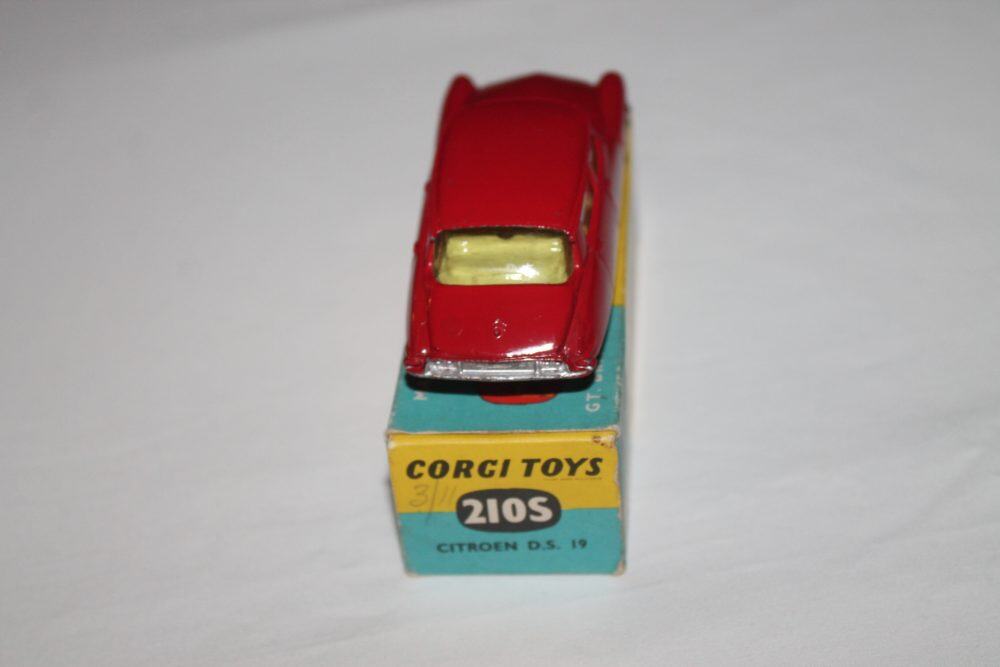 citreon ds19 deep red corgi toys 210s back