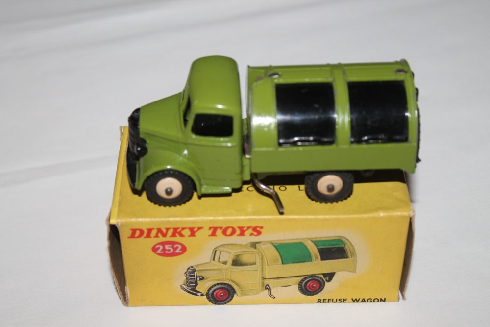 bedford refuse wagon dinky toys 252