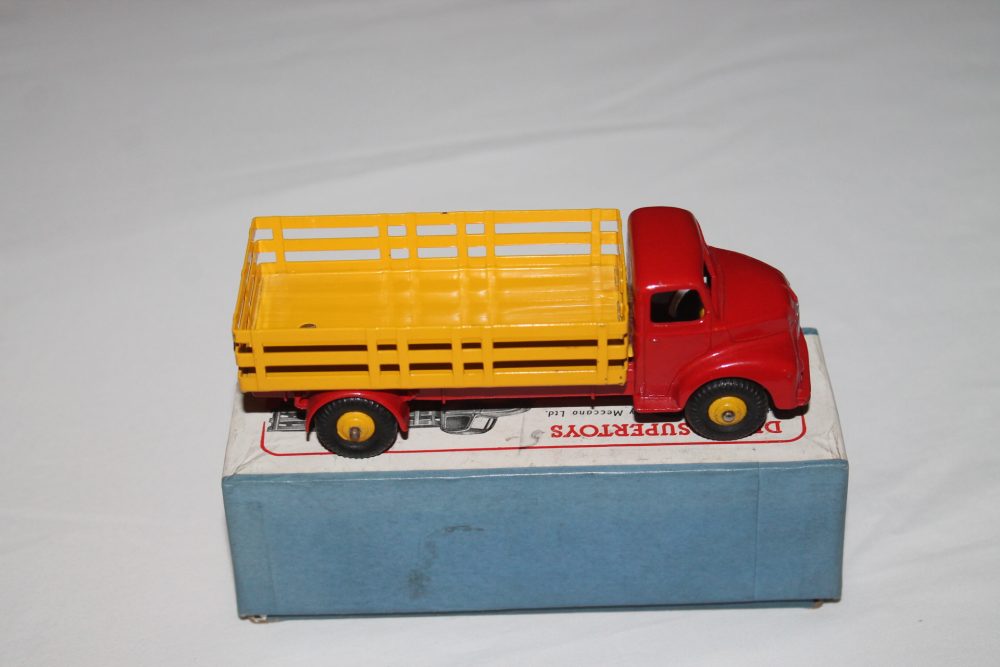 leyland comet stake wagon dinky toys 531 side