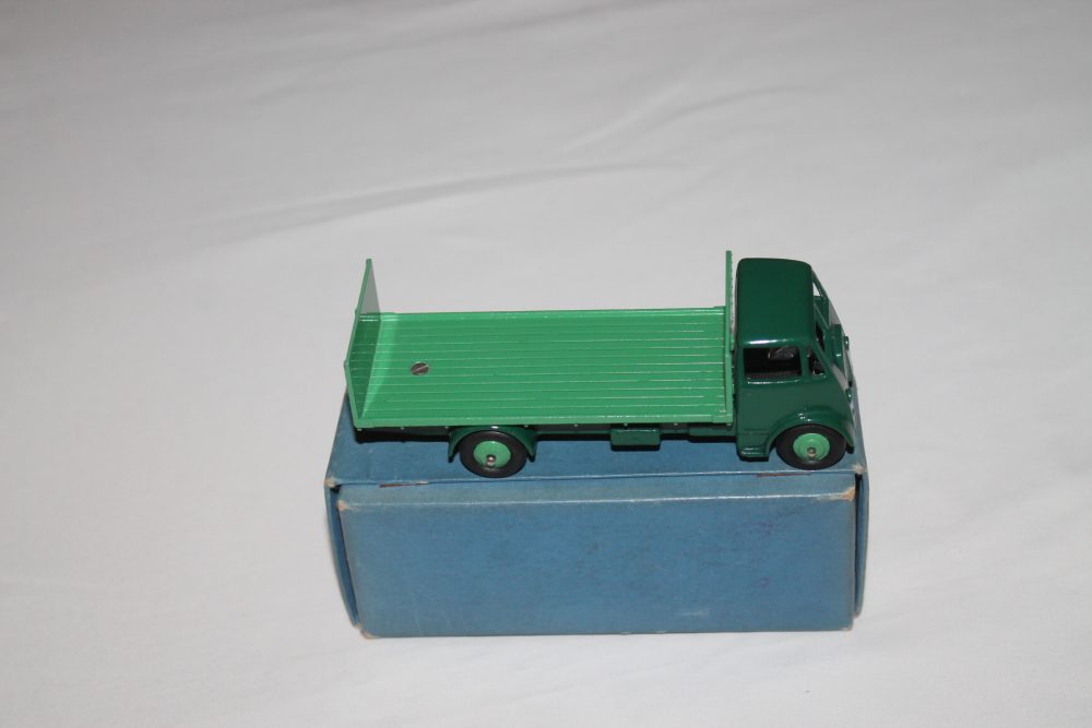 guy tailboard dinky toys 513 side