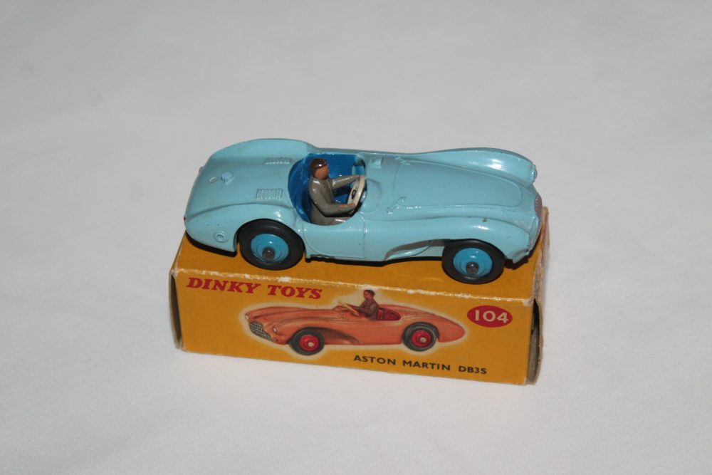 aston martin db3 tourer dinky toys 104 side