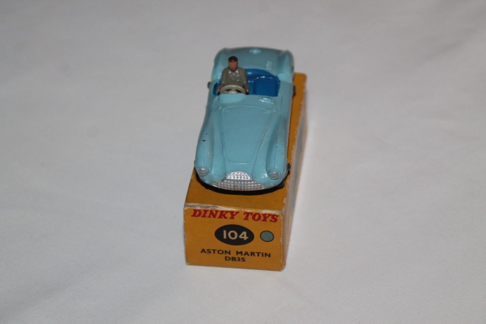 aston martin db3 tourer dinky toys 104 front