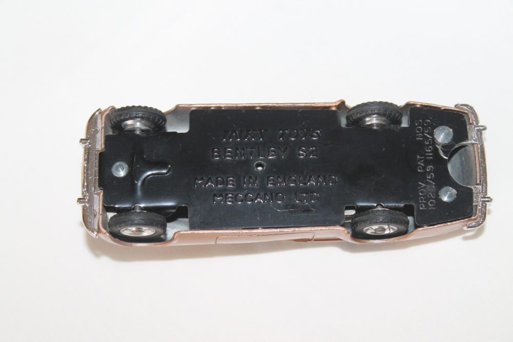 bentley coupe gold dinky toys 194 base