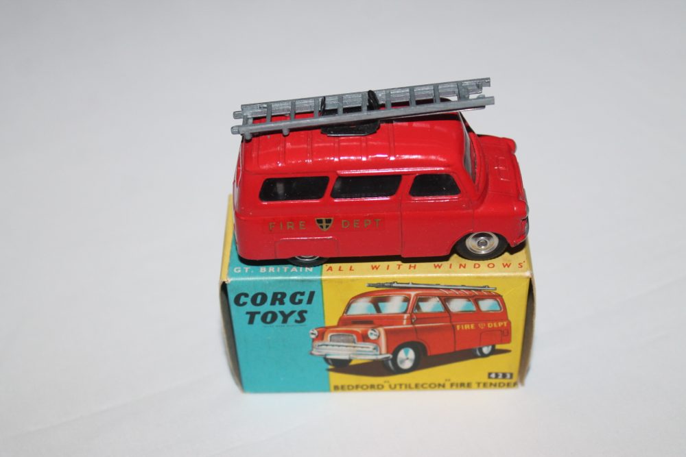 bedford utilecon fire tender corgi toys 423 side