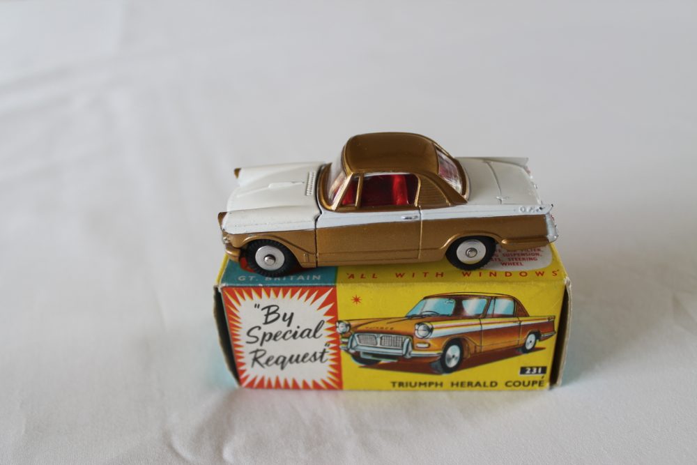 triumph herald coupe corgi toys 231