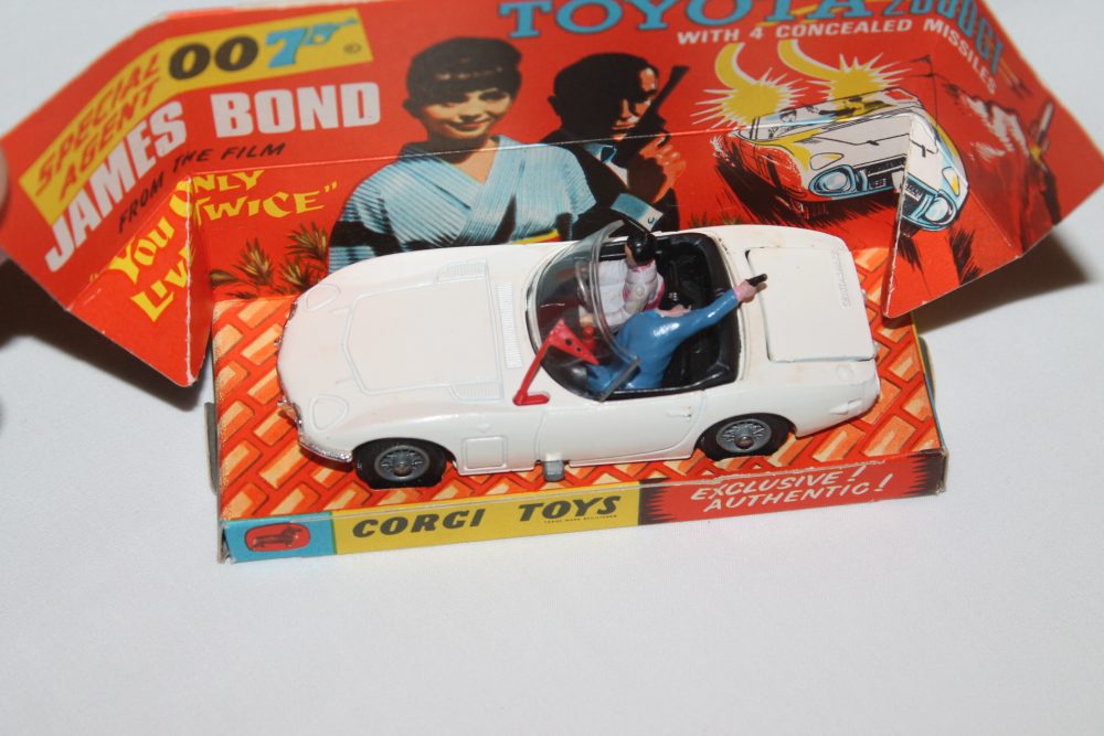 toyota 2000gt james bond corgi toys 336