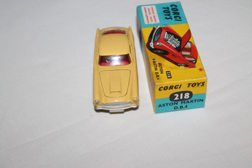aston martin d.b.4. corgi toys 218 front
