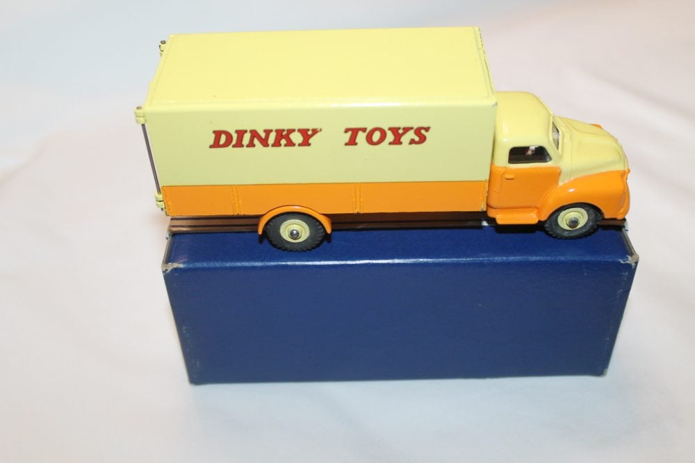 bedford pallet jekta truck dinky toys 930 side