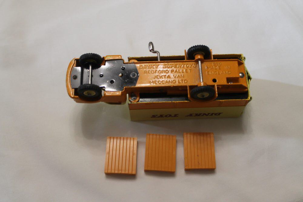 bedford pallet jekta truck dinky toys 930 base