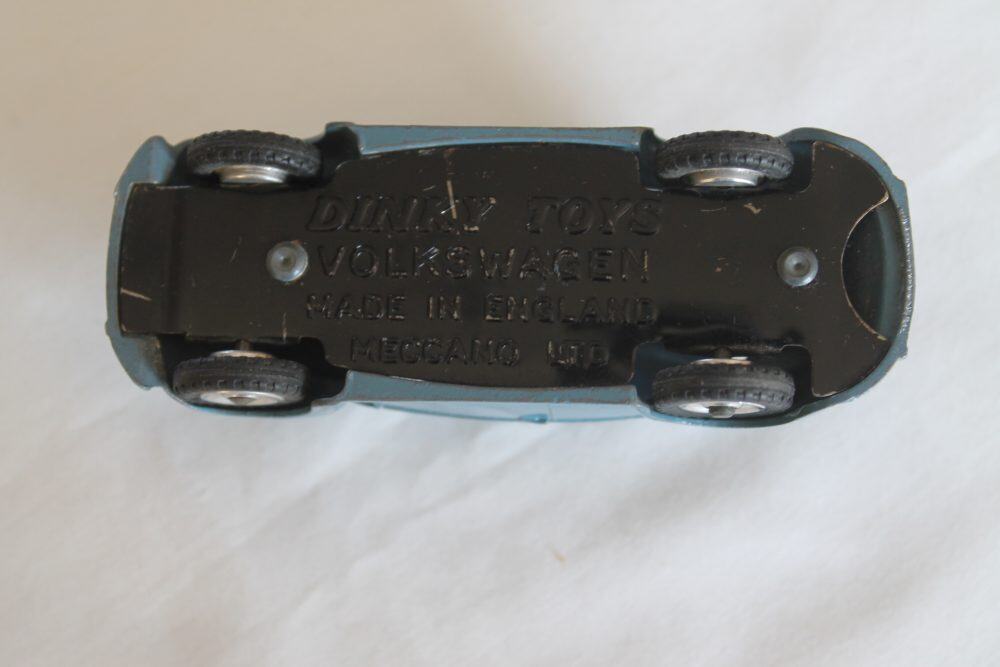 volkswagen beetle dinky toys 181 base
